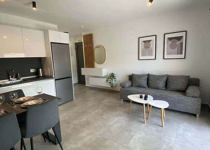 Semesterbostad Helios Lemonaki *